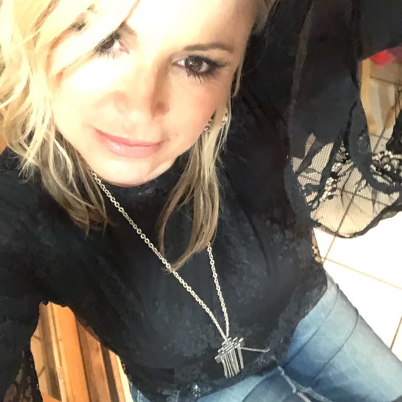 Meet your Posher, Tricia - Picture 2 of 3